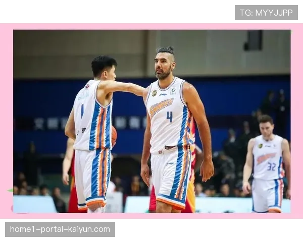 上海男篮七连胜登顶积分榜 团队篮球模式成效显著